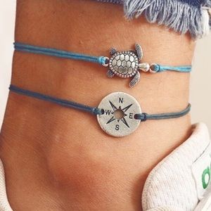 Adorable anklets😍